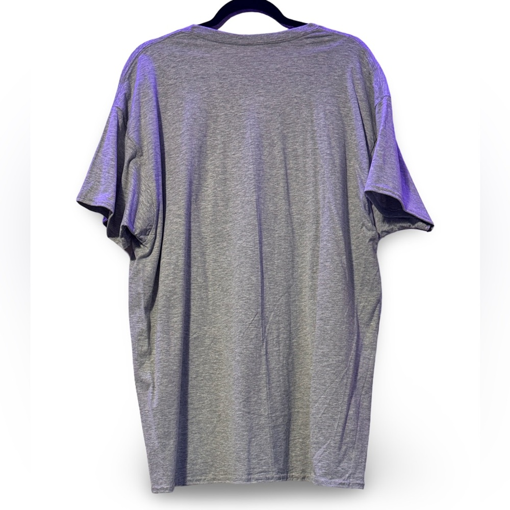 Heather Gray V-Neck T-Shirt With “Weekend” Size XL - Picture 8 of 8